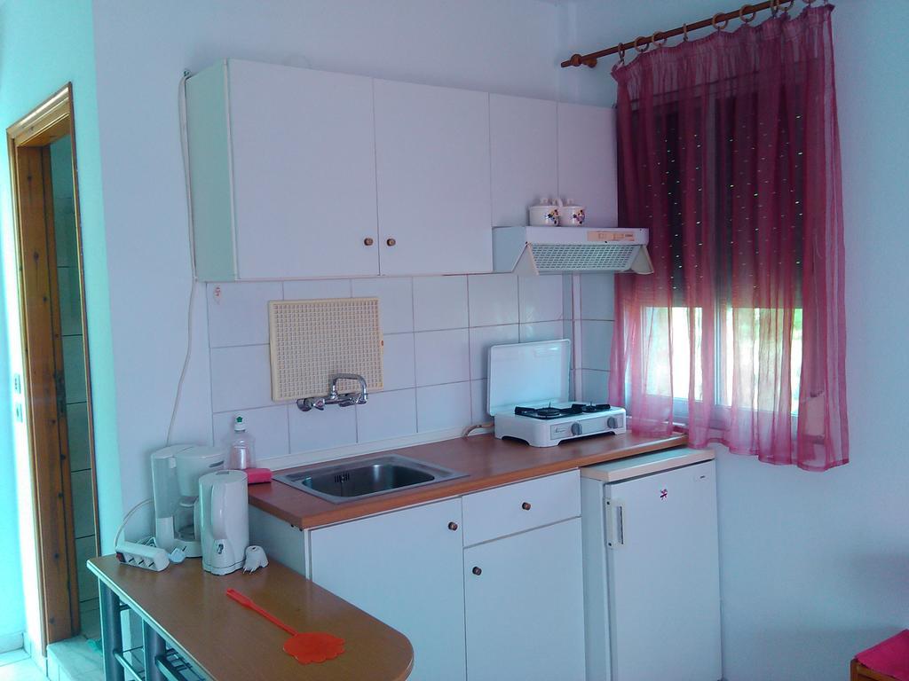 House Mantesos Apartment กอยนิรา ภายนอก รูปภาพ