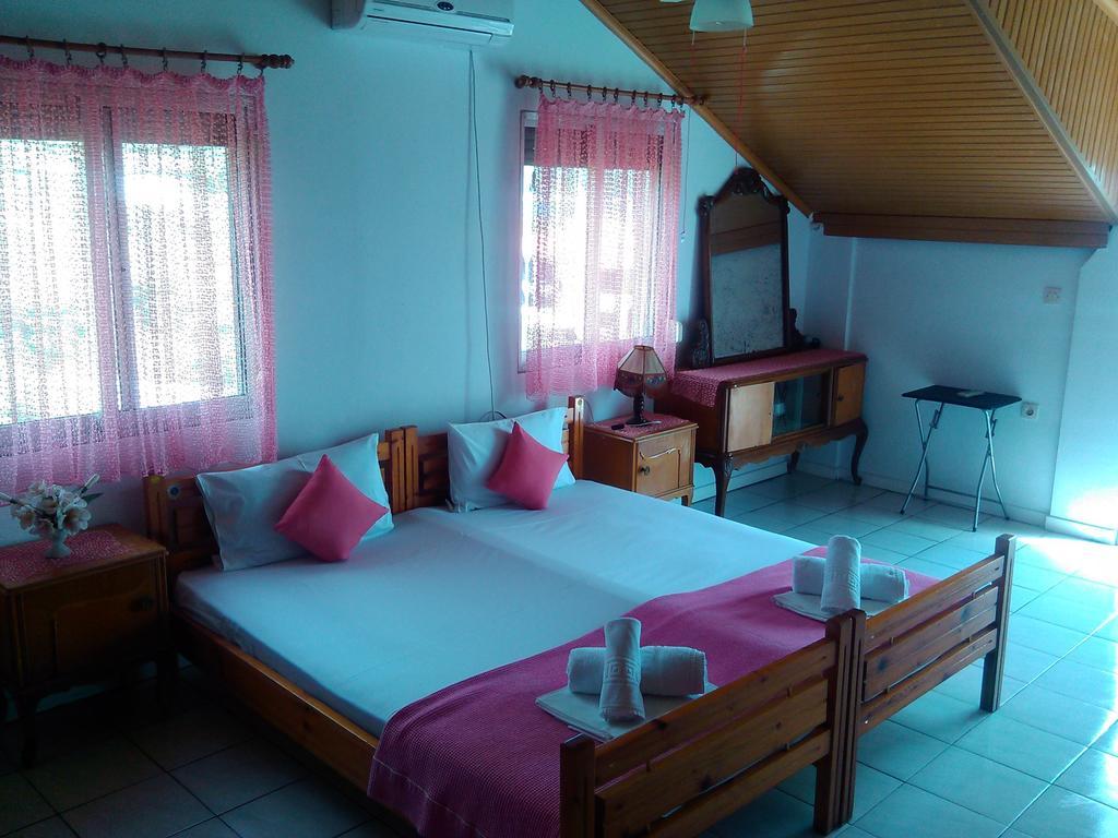 House Mantesos Apartment กอยนิรา ภายนอก รูปภาพ