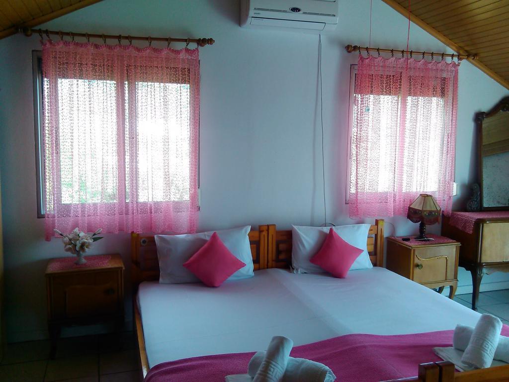 House Mantesos Apartment กอยนิรา ภายนอก รูปภาพ