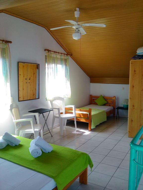 House Mantesos Apartment กอยนิรา ภายนอก รูปภาพ