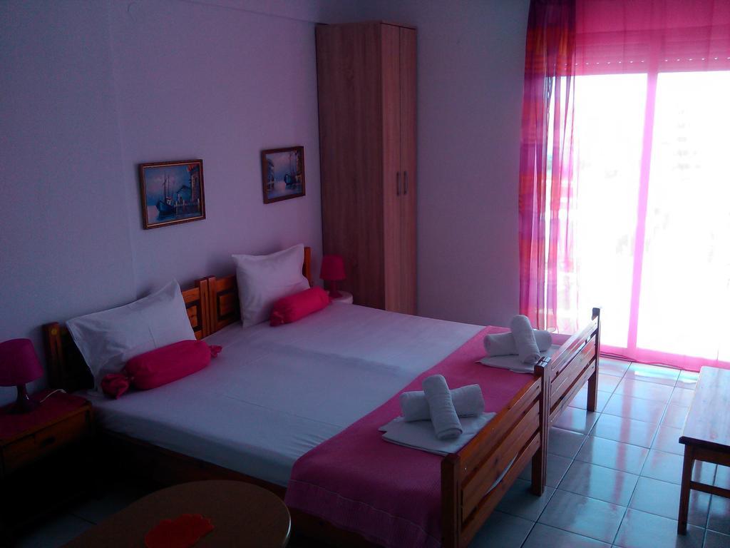 House Mantesos Apartment กอยนิรา ภายนอก รูปภาพ