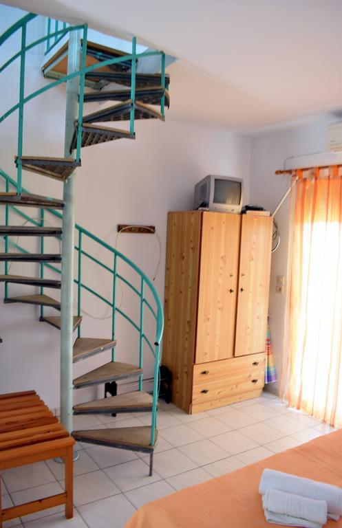 House Mantesos Apartment กอยนิรา ภายนอก รูปภาพ