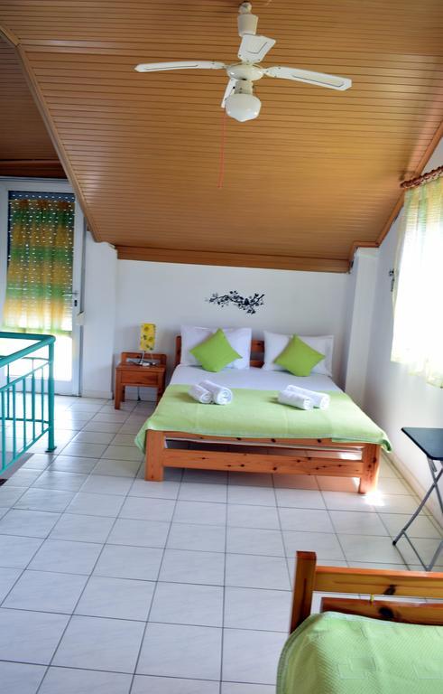House Mantesos Apartment กอยนิรา ภายนอก รูปภาพ