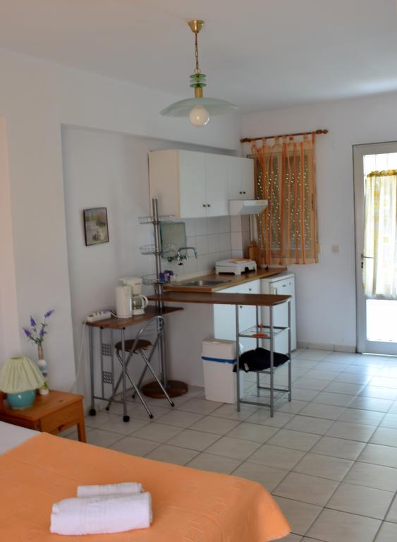 House Mantesos Apartment กอยนิรา ภายนอก รูปภาพ