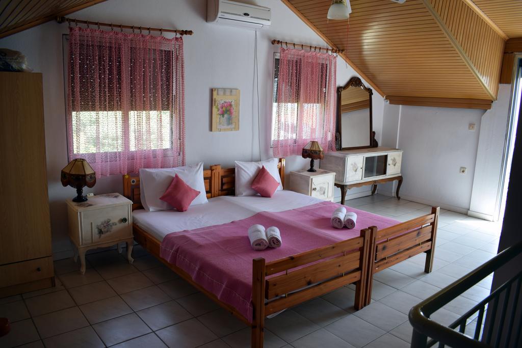 House Mantesos Apartment กอยนิรา ภายนอก รูปภาพ